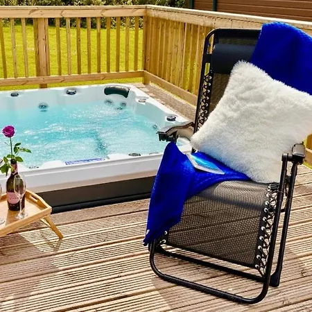 Hot Tub Private - Fountain Fishing Lakes シャレー