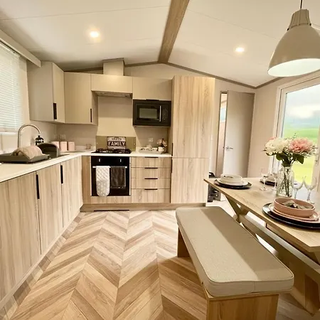 Hot Tub Private - Fountain Fishing Lakes シャレー Amotherby