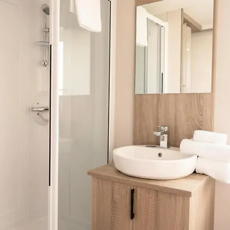 Hot Tub Private - Fountain Fishing Lakes