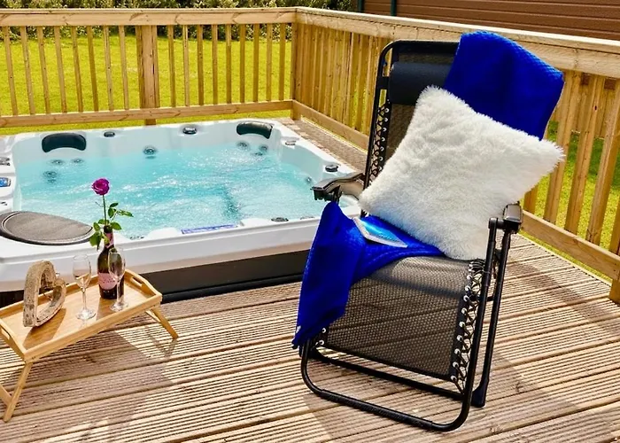 Hot Tub Private - Fountain Fishing Lakes シャレー