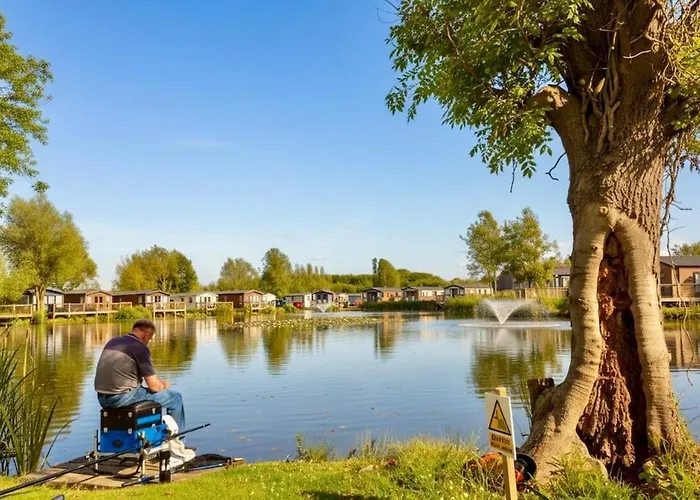 Hot Tub Private - Fountain Fishing Lakes シャレー *