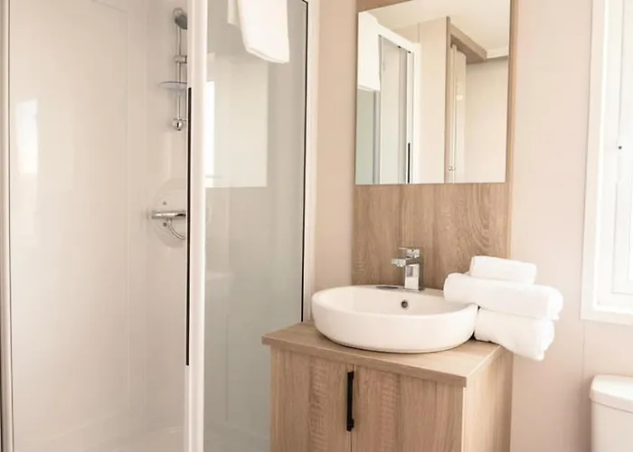 Hot Tub Private - Fountain Fishing Lakes