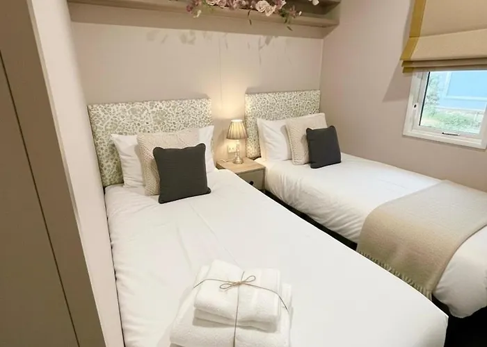 Hot Tub Private - Fountain Fishing Lakes シャレー